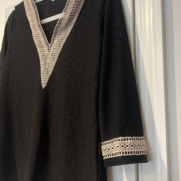 Never Worn black top with crochet details (size S) - Picture 4 of 4